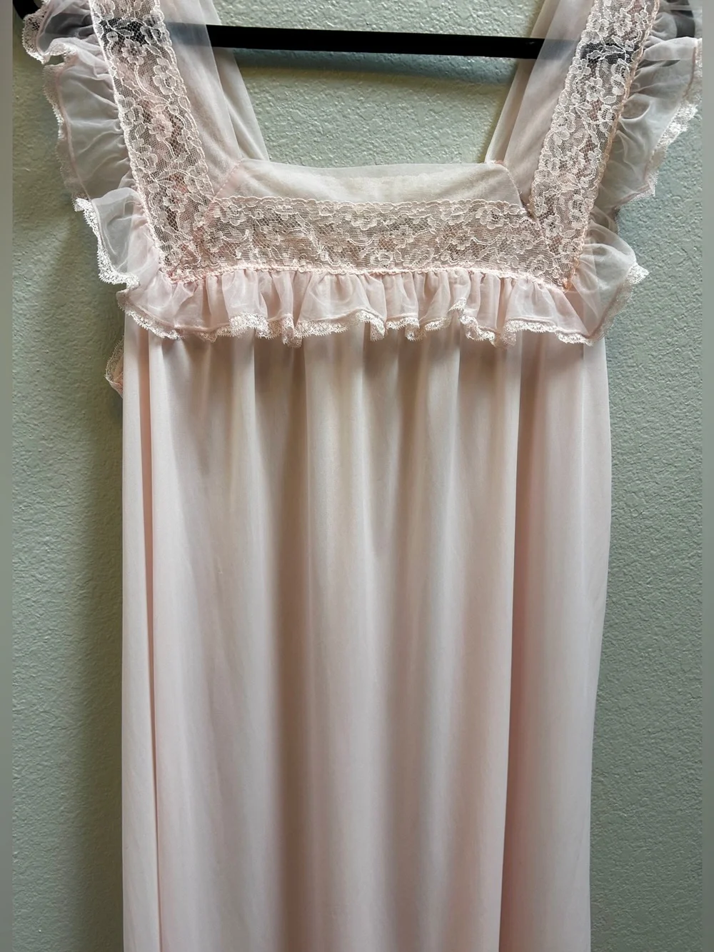 Vintage Satin Nylon Pale Pink Long Nightgown Gown Lace Detail Ruffle Size Medium - Picture 3 of 6